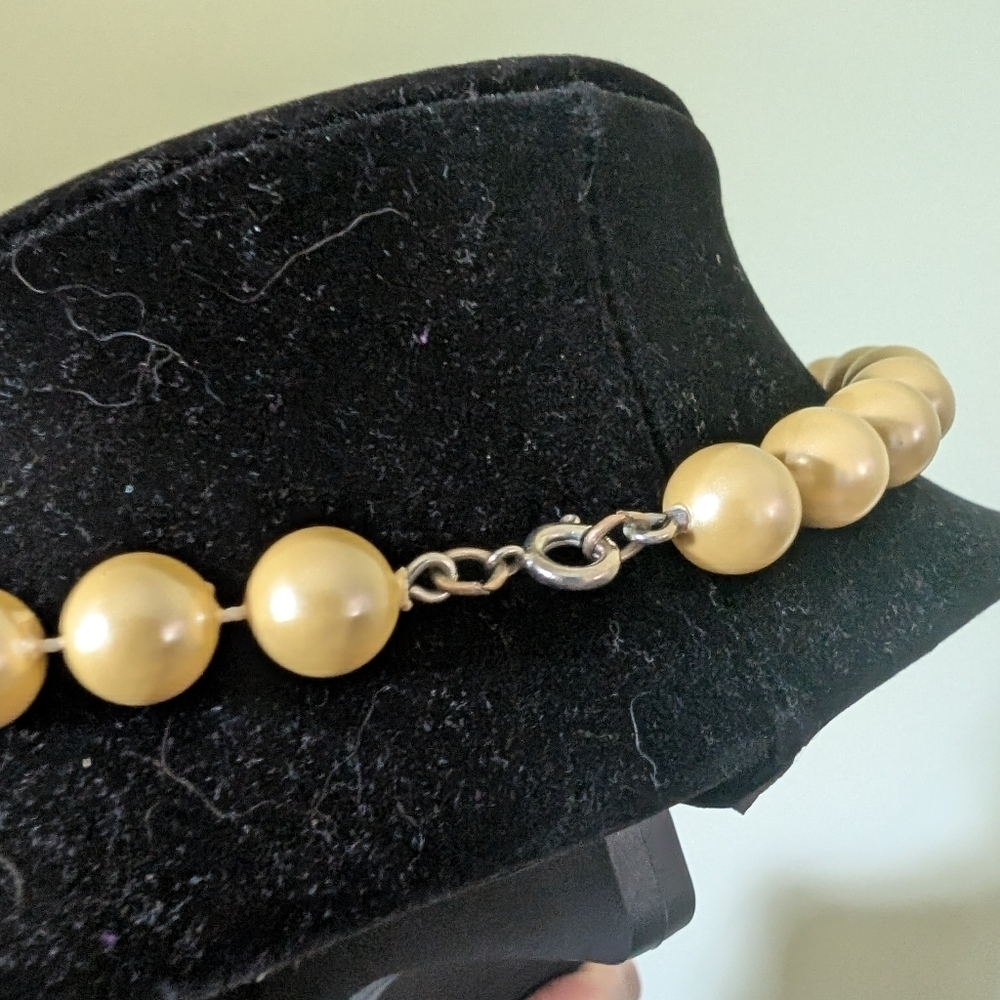 VintGe Yellow Beaded Necklace - Picture 5 of 6